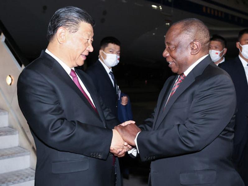 Xi Jinping dalam pidatonya menyatakan bahwa Tiongkok dengan teguh mendukung negara-negara dan rakyat Afrika memilih sendiri jalan modernisasi