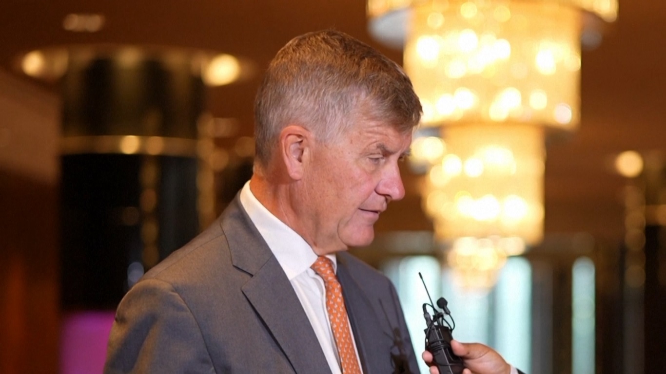 Solheim mendesak negara-negara besar di dunia untuk bertindak dalam persatuan untuk mengatasi tantangan-tantangan yang paling mendesak yang dihadapi dunia