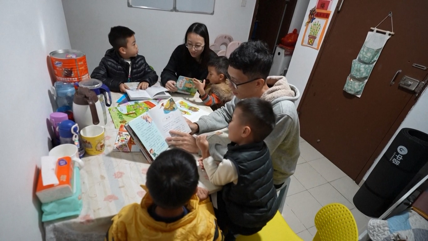 Perumahan umum Makau mencakup perumahan sosial untuk keluarga berpenghasilan rendah dengan harga sewa yang lebih rendah dan perumahan ekonomis bagi mereka yang tidak mampu membeli perumahan pribadi