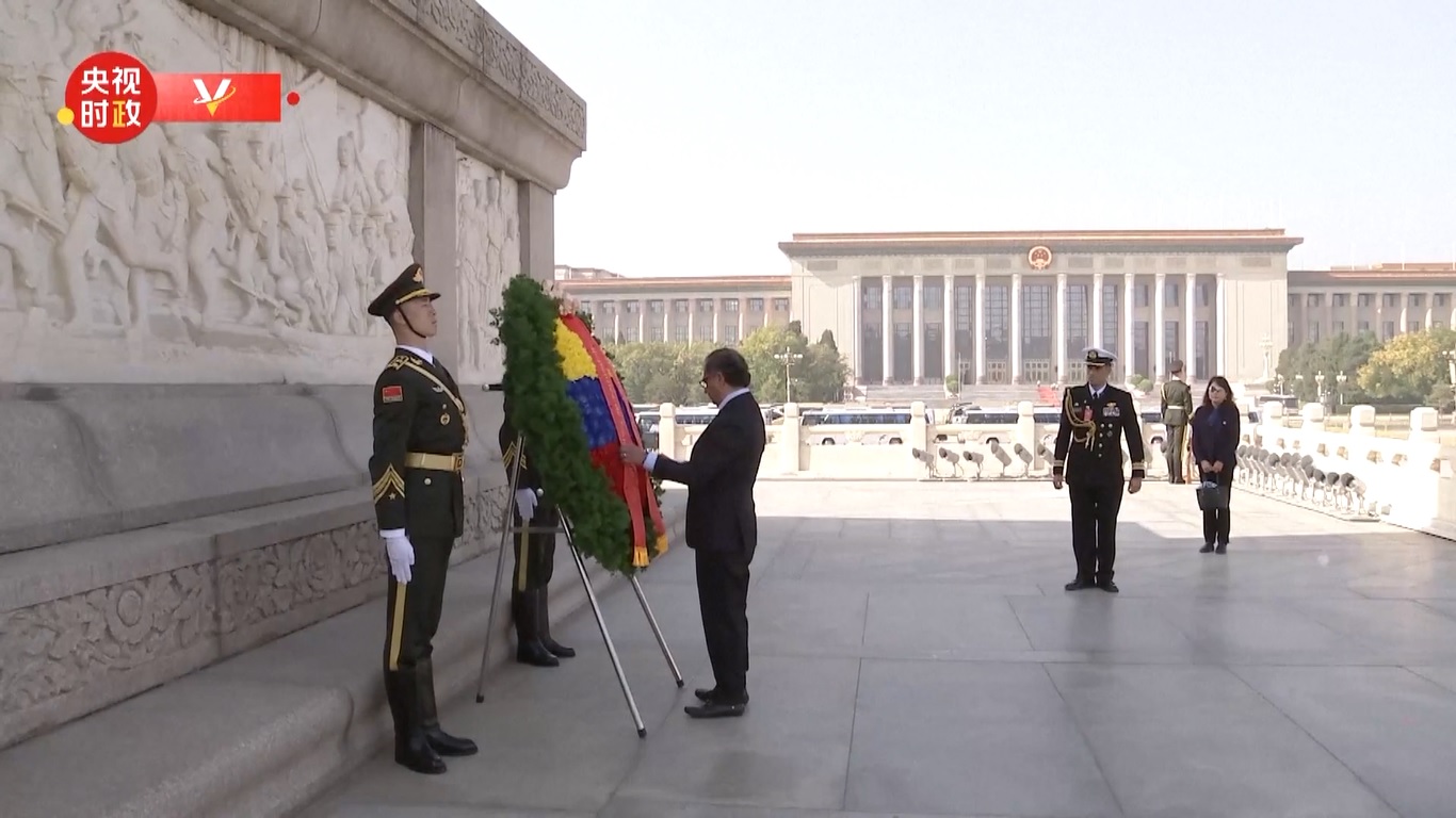 Petro tiba di Beijing pada hari Selasa (24/10) untuk melakukan kunjungan kenegaraan ke Tiongkok dari tanggal 24-26 Oktober 2023 atas undangan Presiden Xi Jinping