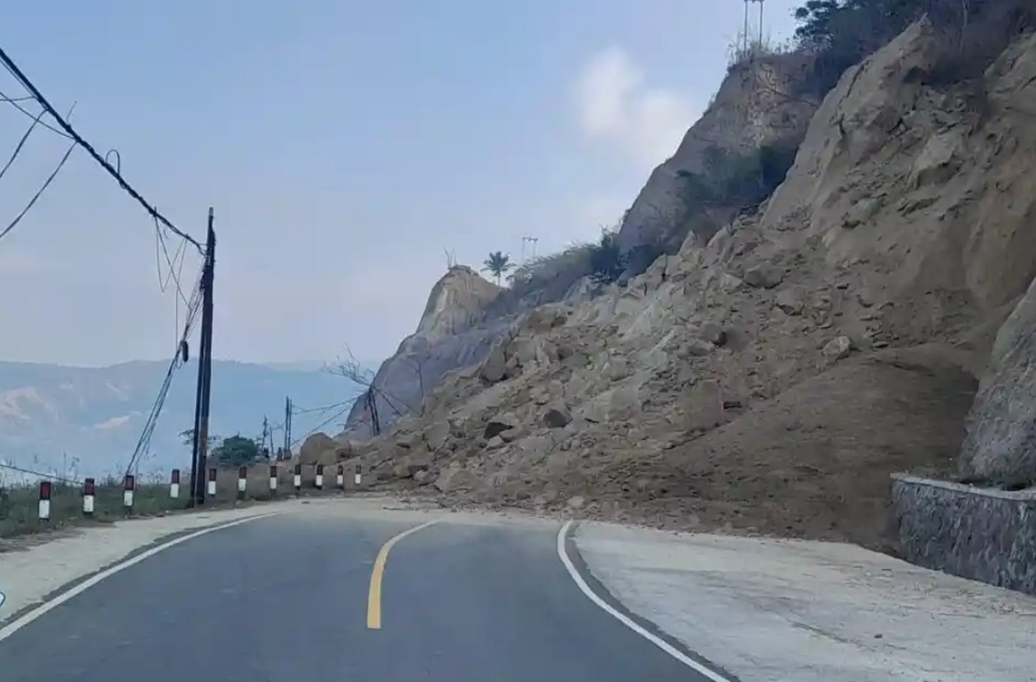 Kabupaten Nagekeo NTT Terisolasi akibat Sejumlah Jalan Terputus karena Gempa
