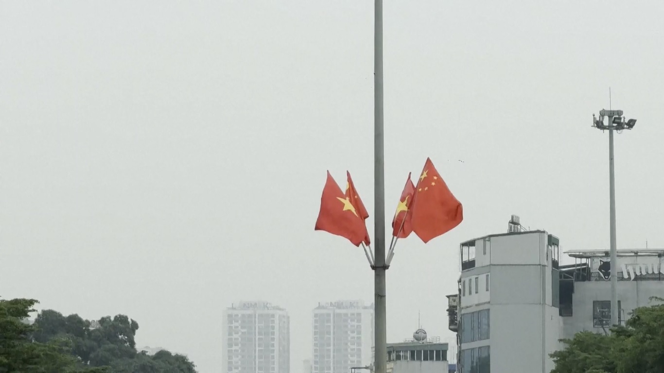 Atas undangan Sekretaris Jenderal Komite Sentral PKV