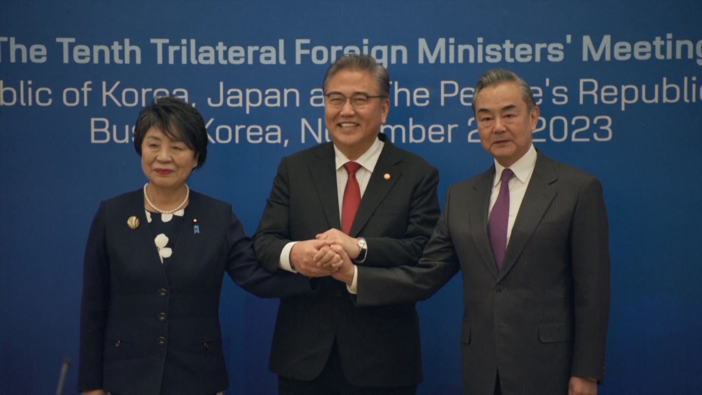 Menlu Tiongkok itu mengatakan bahwa ketiga negara harus memainkan peran aktif dalam mempromosikan perdamaian dan kemakmuran regional dan global