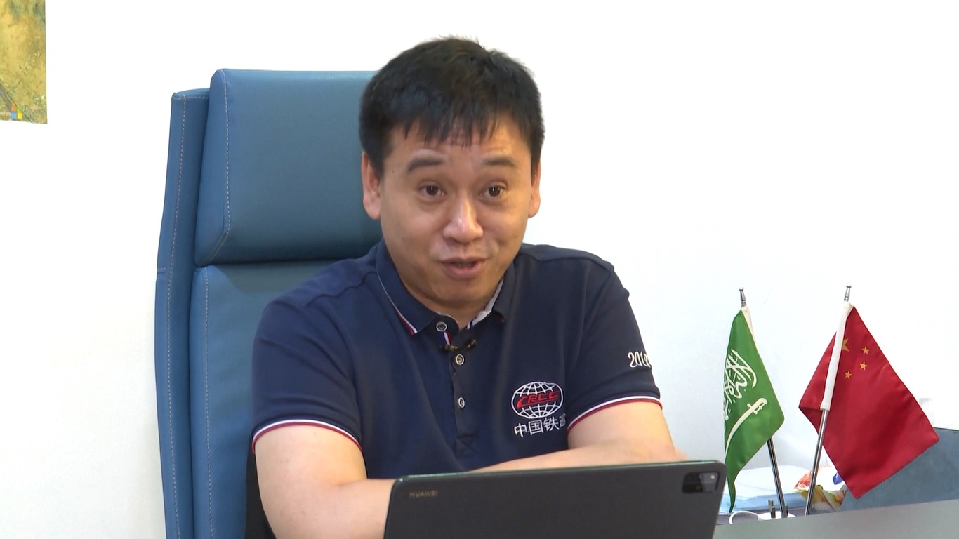 Perusahaan-perusahaan Tiongkok yang ikut serta dalam pembangunan proyek ini telah mempekerjakan banyak karyawan lokal