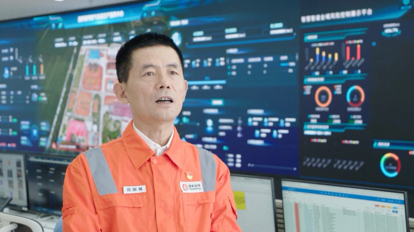 Pipa Gas Barat-ke-Timur adalah proyek yang menyalurkan gas alam dari wilayah barat Tiongkok yang kaya sumber daya alam ke pusat-pusat manufaktur di timur