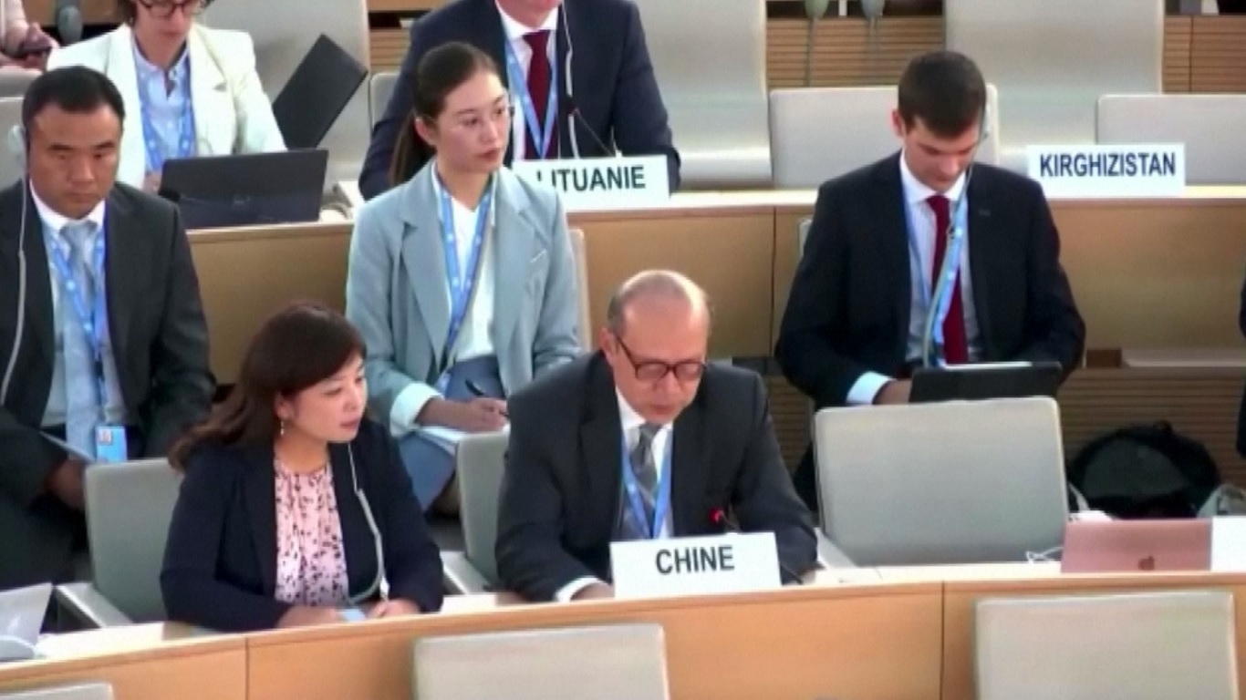 Pernyataan tersebut menekankan bahwa setiap orang