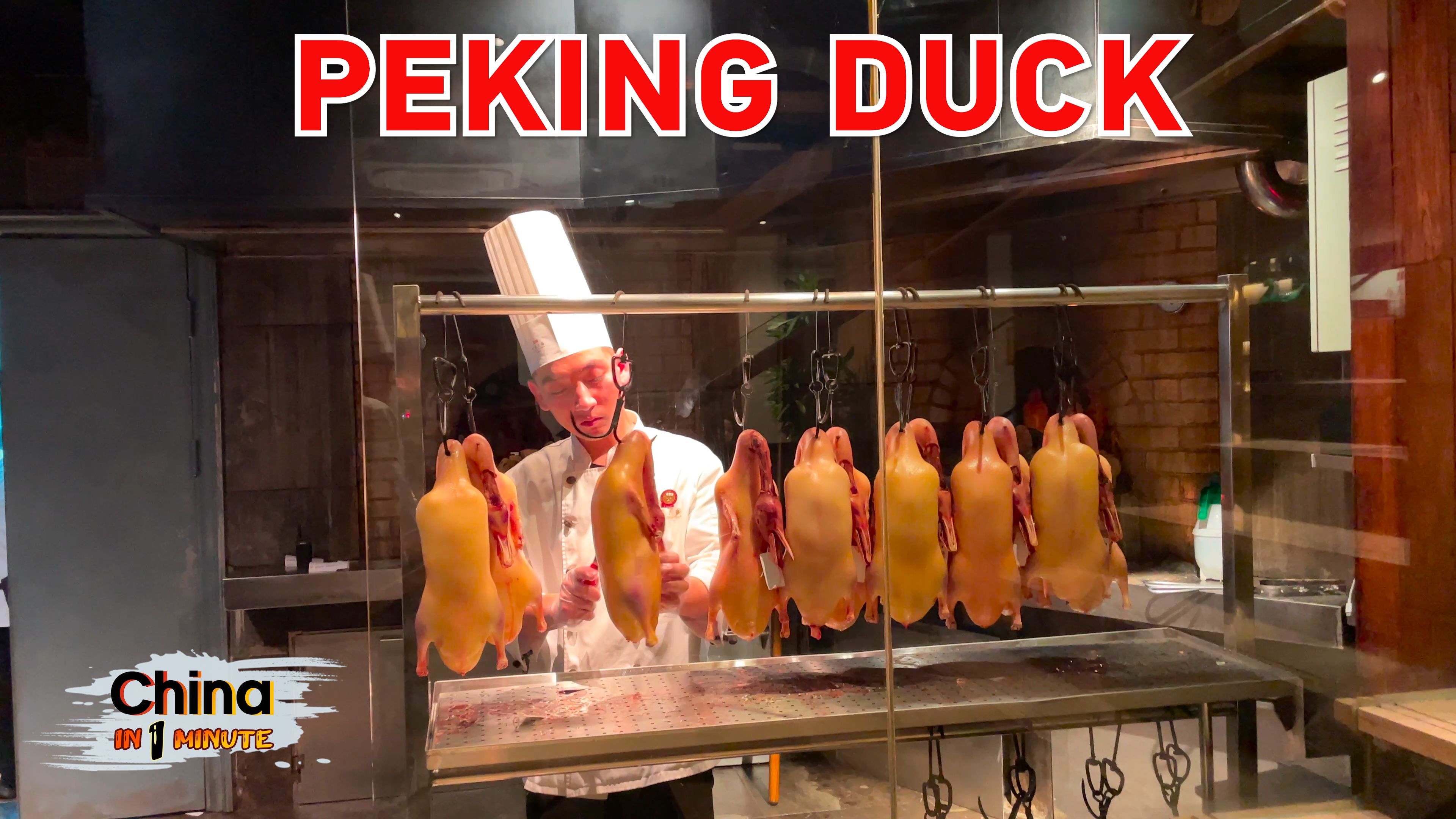 Kuliner yang berasal dari dapur kekaisaran Tiongkok kuno kelezatan ini ditandai dengan kulitnya yang renyah tipis dan dagingnya yang empuk