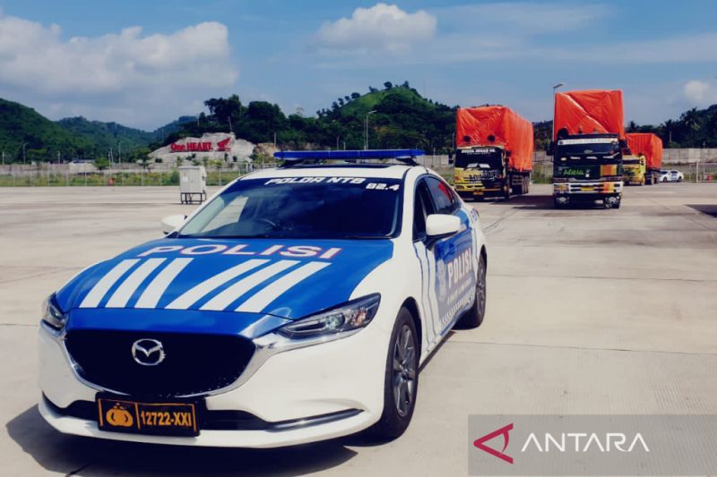 Direktur Lalu Lintas Polda NTB Kombes Pol Djoni Widodo mengatakan logistik WSBK 2023 Mandalika yang datang hari ini berasal dari Barcelona dibawa menggunakan truk kontainer melalui jalur laut