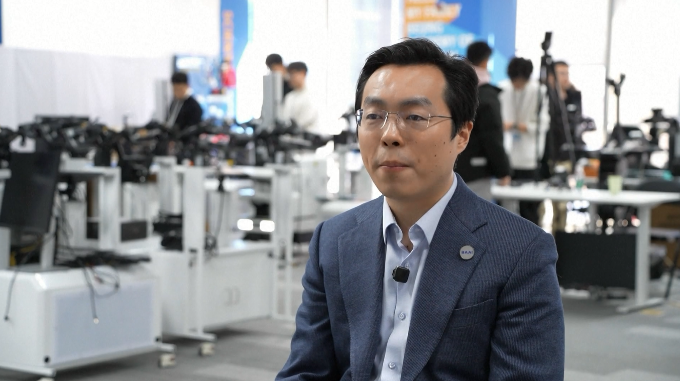 Tiongkok Dorong Standar Industri untuk Percepat Pengembangan Robot Humanoid dan Kecerdasan Buatan yang Terintegrasi