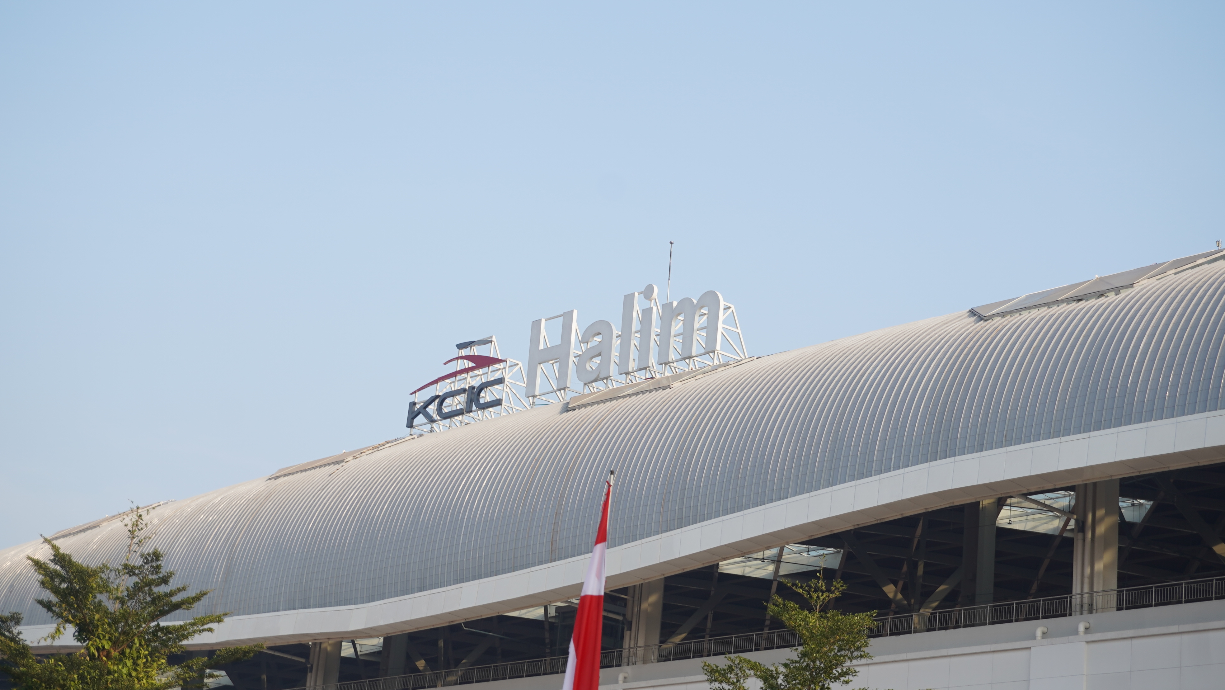 Progres pembangunan Stasiun Halim untuk Kereta Cepat Jakarta Bandung (KCJB) sudah mencapai 99 persen