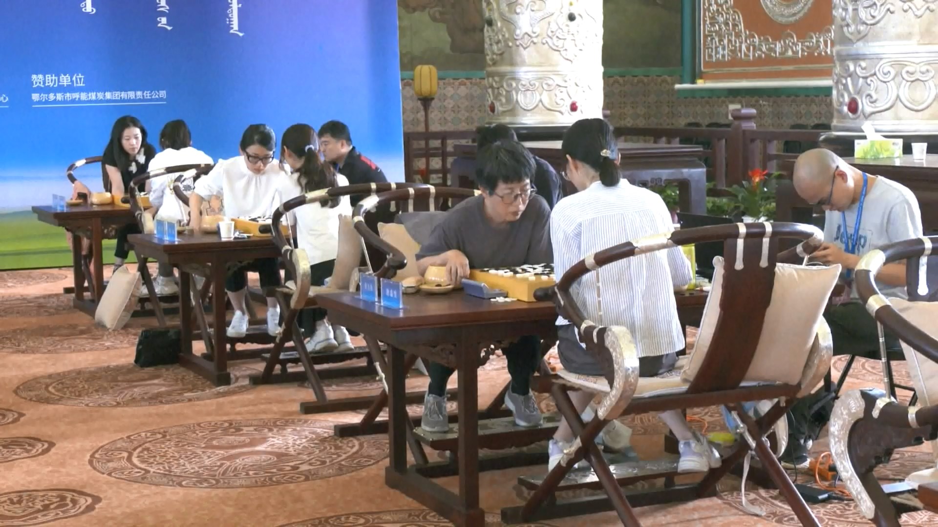 Ejin Horo Banner di Daerah Otonomi Mongolia Dalam Tiongkok utara yang dikenal sebagai kampung halaman go China