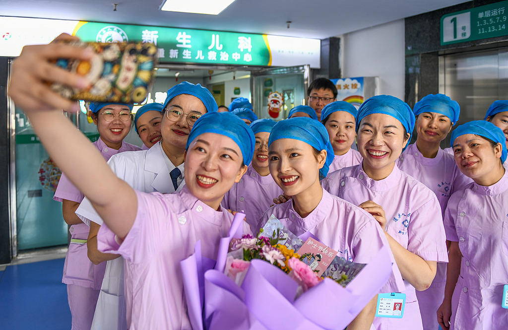 Kini perawat juga menyediakan layanan perawatan bagi lansia