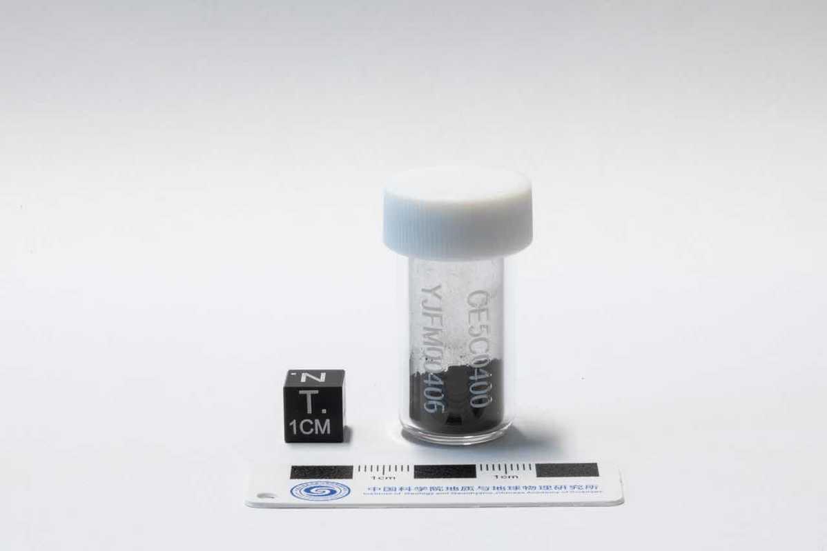 Teknologi pencetakan tanah Bulan menghadapi banyak tantangan seperti kompatibilitas material