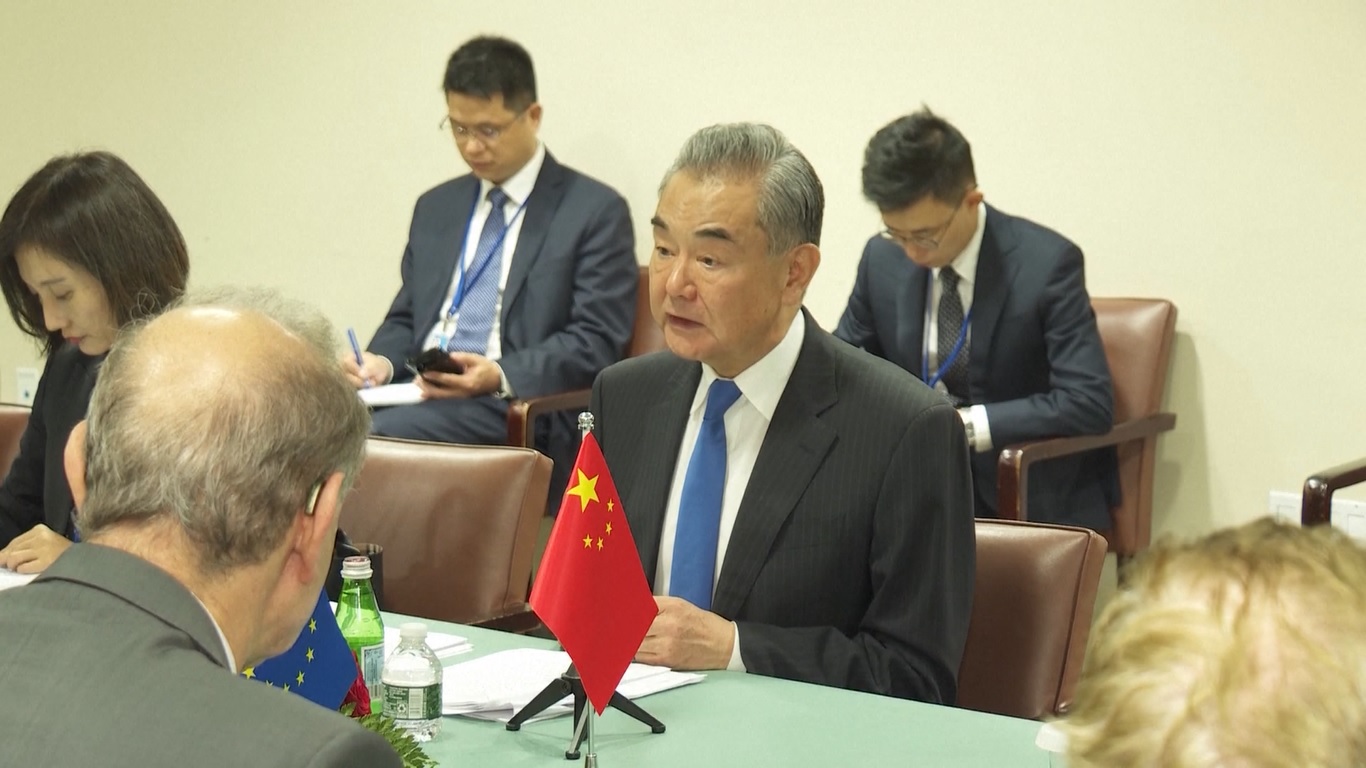 Wang berharap bahwa UE akan mematuhi otonomi strategisnya