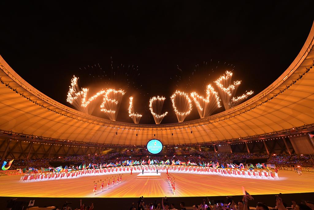 Hari Jumat kemarin (28/7) Pekan Olahraga Mahasiswa Musim Panas Sedunia Ke-31 telah dibuka di kota Chengdu Provinsi Sichuan barat daya Tiongkok
