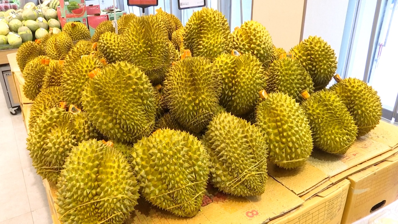 Di salah satu toko makanan segar di Kota Shenzhen