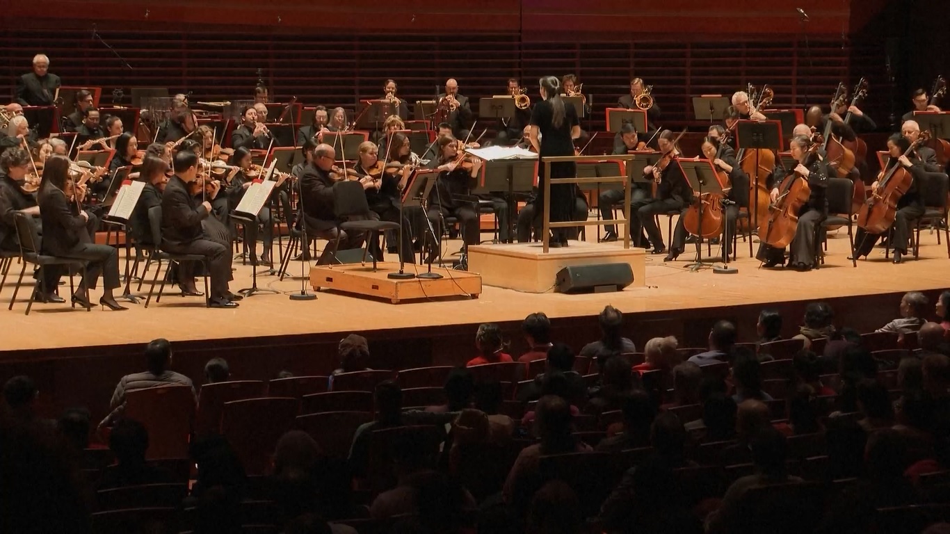 Sekitar 2000 orang datang untuk menikmati musik Tiongkok dengan sentuhan perayaan yang meriah di Kimmel Center for the Performing Arts di Philadelphia