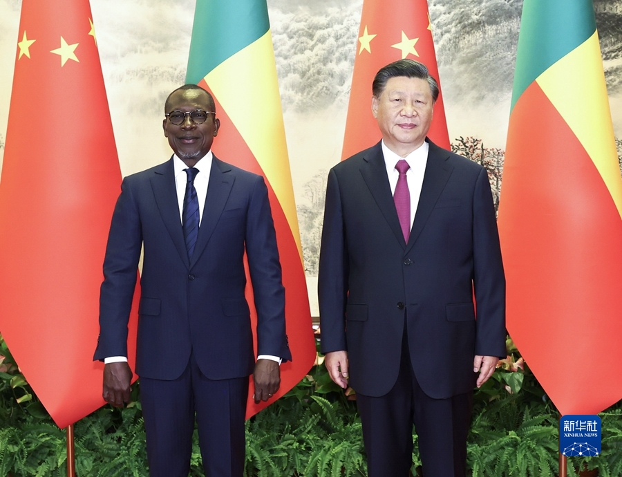 Xi Jinping mengatakan  beberapa tahun terakhir ini hubungan Tiongkok-Benin berkembang dengan baik  saling memahami dan saling mendukung