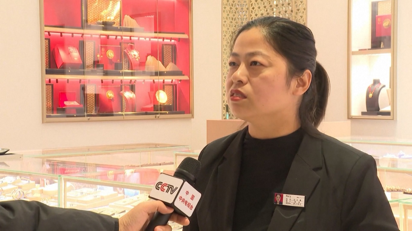 Harga emas Tiongkok terus berfluktuasi pada level yang tinggi baru-baru ini