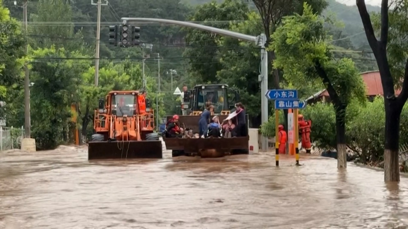 Pihak Berwenang di Tiongkok Utara Intensifkan Upaya Penyelamatan dan Bantuan di tengah Hujan Lebat