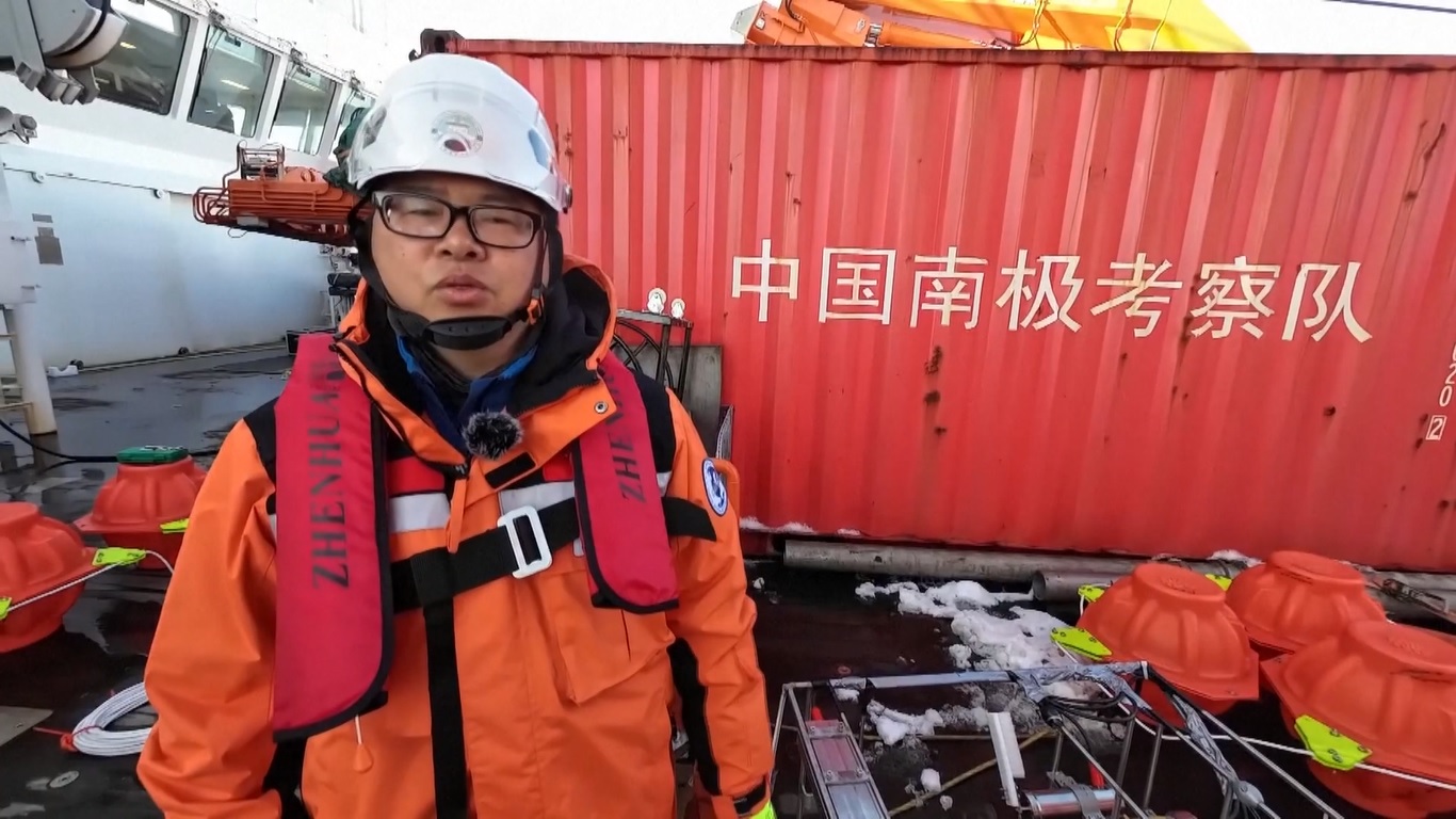 Satu set pelampung tambat air dalam meliputi jangkar berat