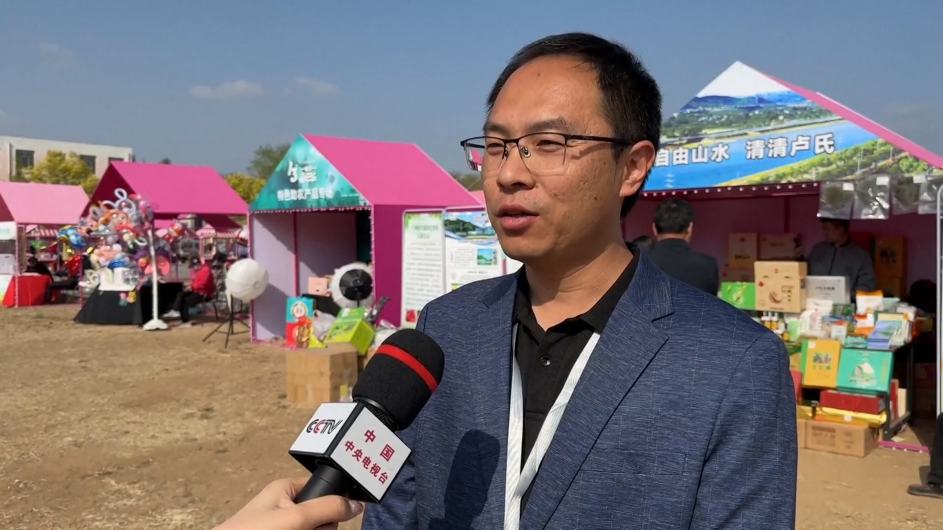 Pertunjukan cahaya bertema