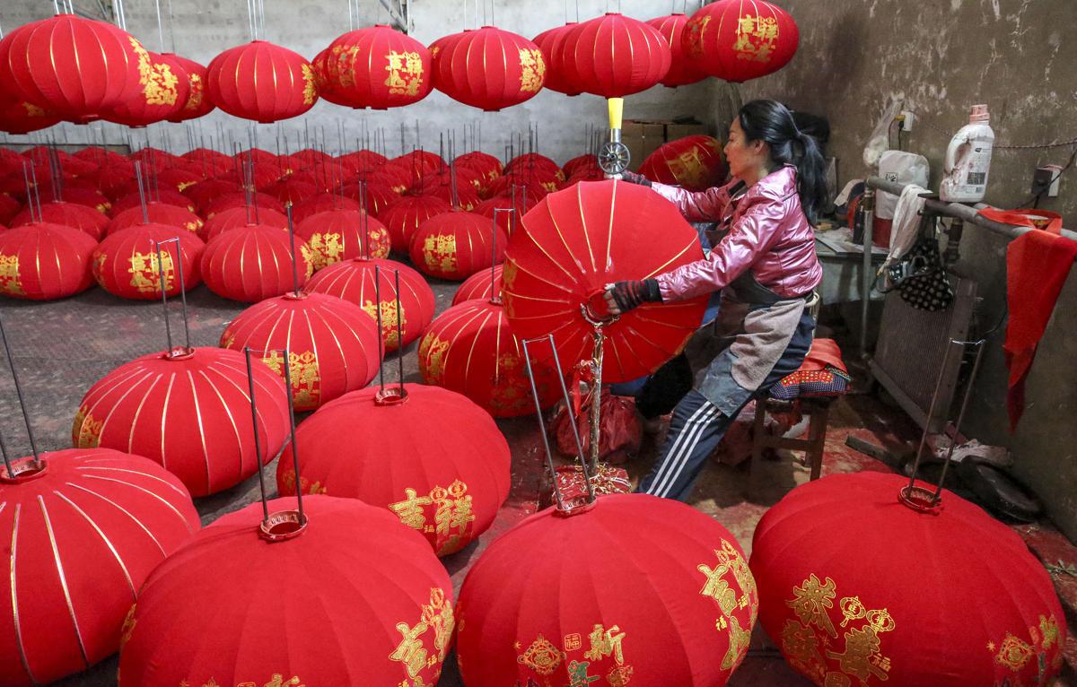 Penduduk Yangzhao telah membuat lentera merah selama lebih dari 100 tahun