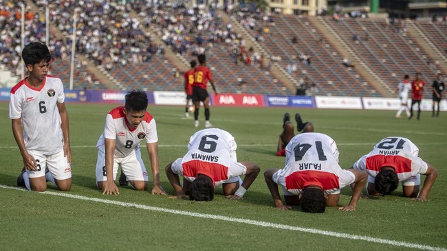Timnas Indonesia sudah mengantongi tiga kemenangan dan lolos ke babak semifinal SEA Games 2023 Namun apakah Indonesia sudah mengunci status juara grup A?