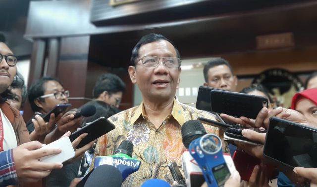 Mahfud mengatakan jika benar maka Kemenag perlu menariknya dari peredaran karena penerbitannya ditash-hih oleh Kemenag
