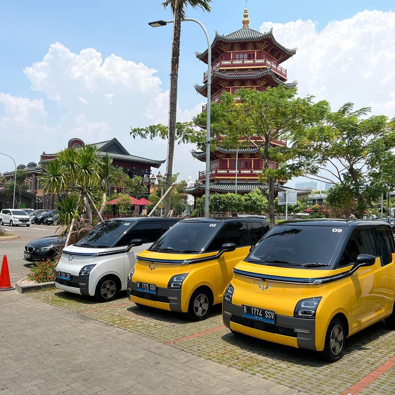 Mobil ini  telah terjual 8053 unit atau nyaris lima kali lipat lebih banyak dari Hyundai IONIQ 5 yang berada di urutan kedua