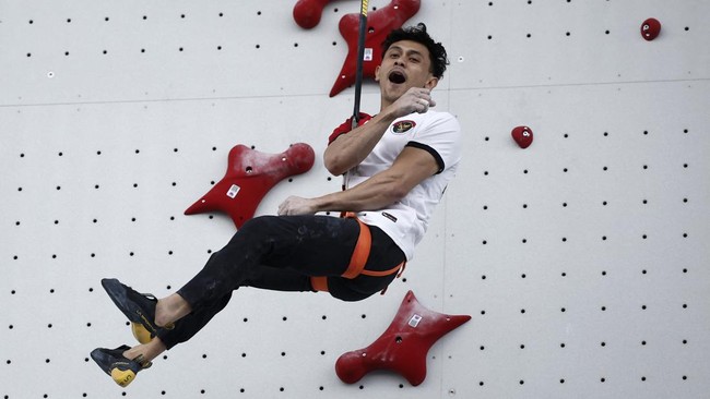 Indonesia mengalami masa sulit pada 12 hari awal penyelenggaraan Olimpiade Paris 2024 dan sukses meroket lantaran berhasil merebut dua medali emas pada hari yang sama