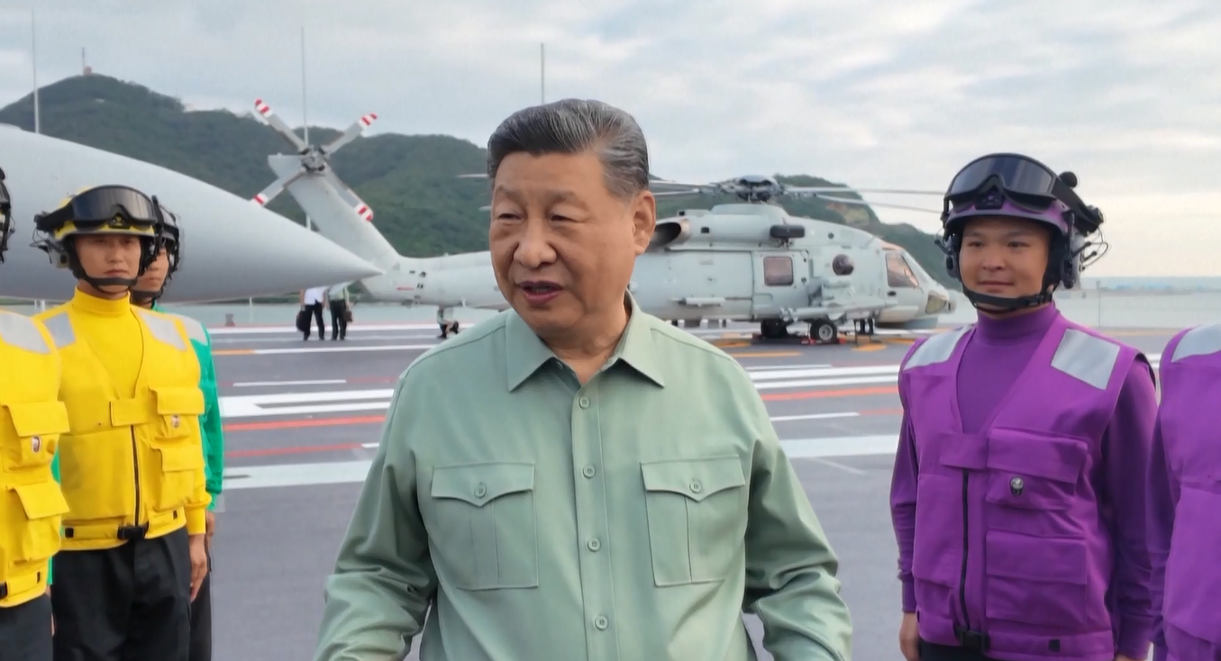 Xi Jinping Inspeksi Kapal Induk Fujian