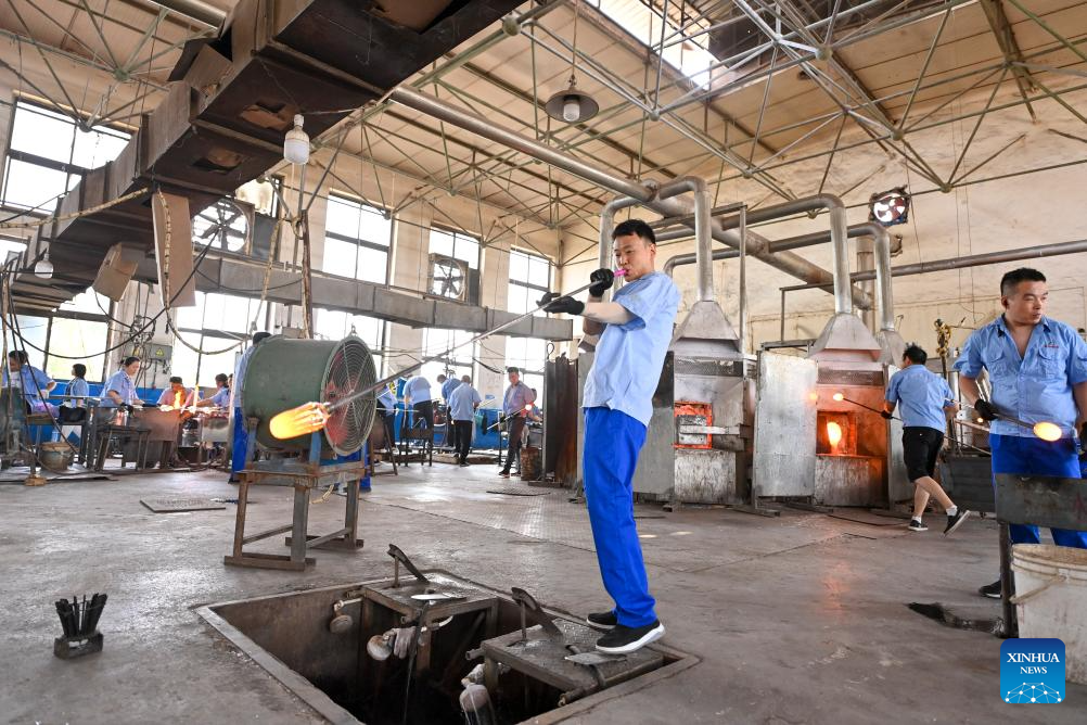 Kerajinan Meniup Kaca Berkembang Pesat di Daerah Kuno Tiongkok