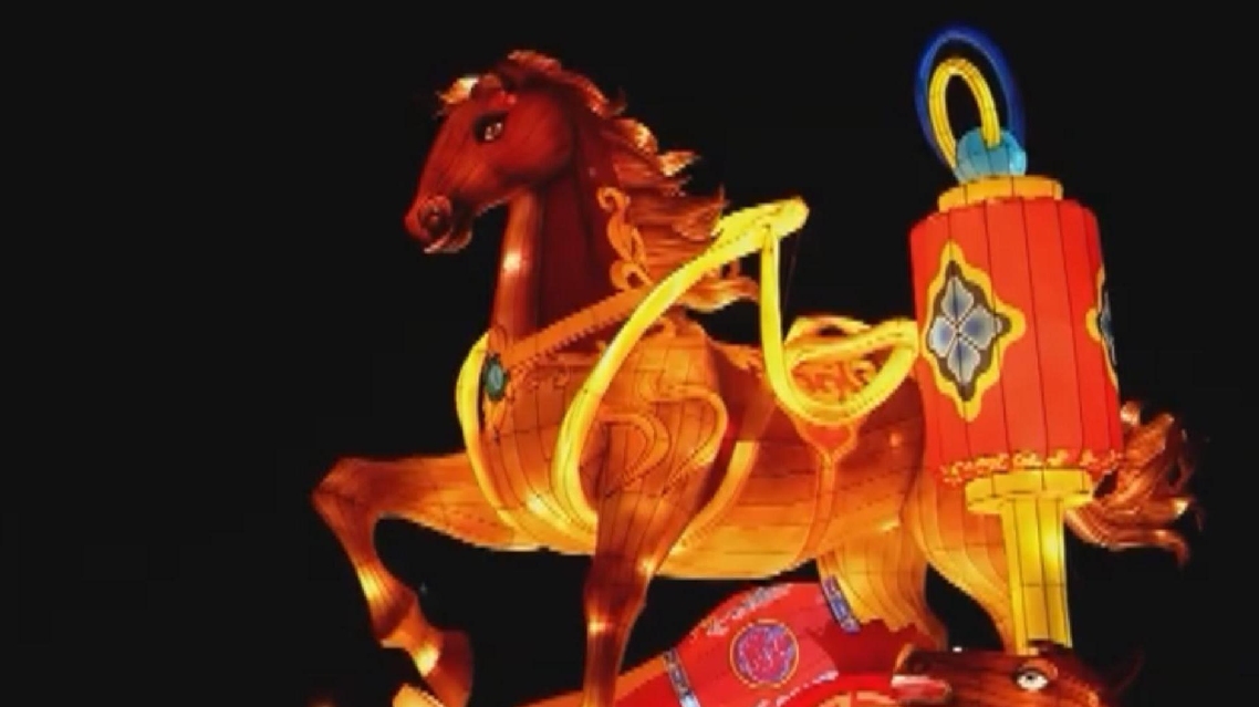 Pertunjukan Lampion Kreatif Menambah Suasana Meriah Jelang Festival Musim Semi