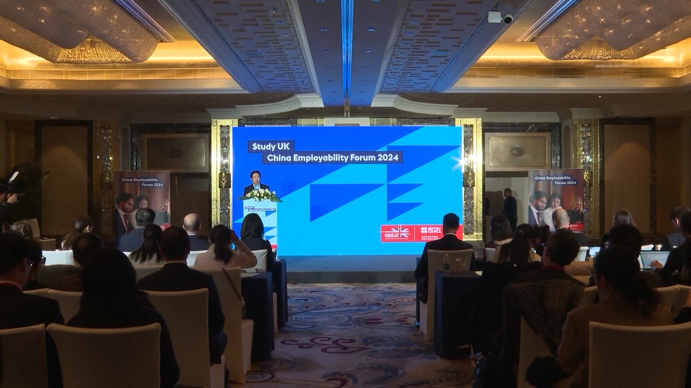 Pembahasan mencakup tren di pasar kerja Tiongkok dan peluang serta tantangan yang dihadapi oleh mahasiswa Tiongkok yang lulus dari universitas di Inggris dan kembali ke negara asal untuk bekerja