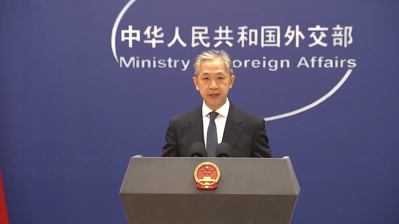 Tiga anggota parlemen dari negara-negara Baltik