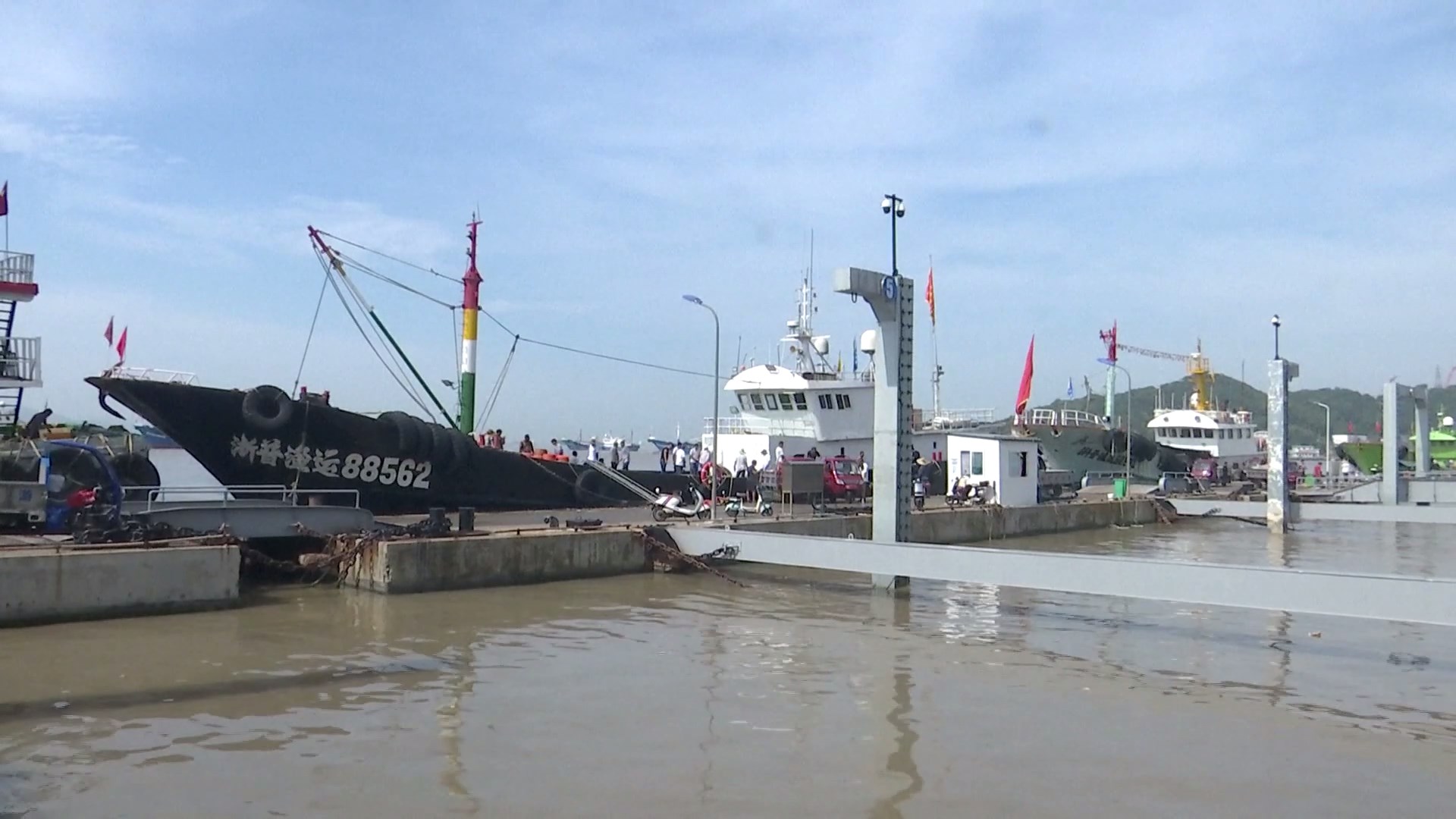 Pasar Zhoushan di Tiongkok Timur Mengirimkan 20.000 Kepiting Biru Setiap Harinya