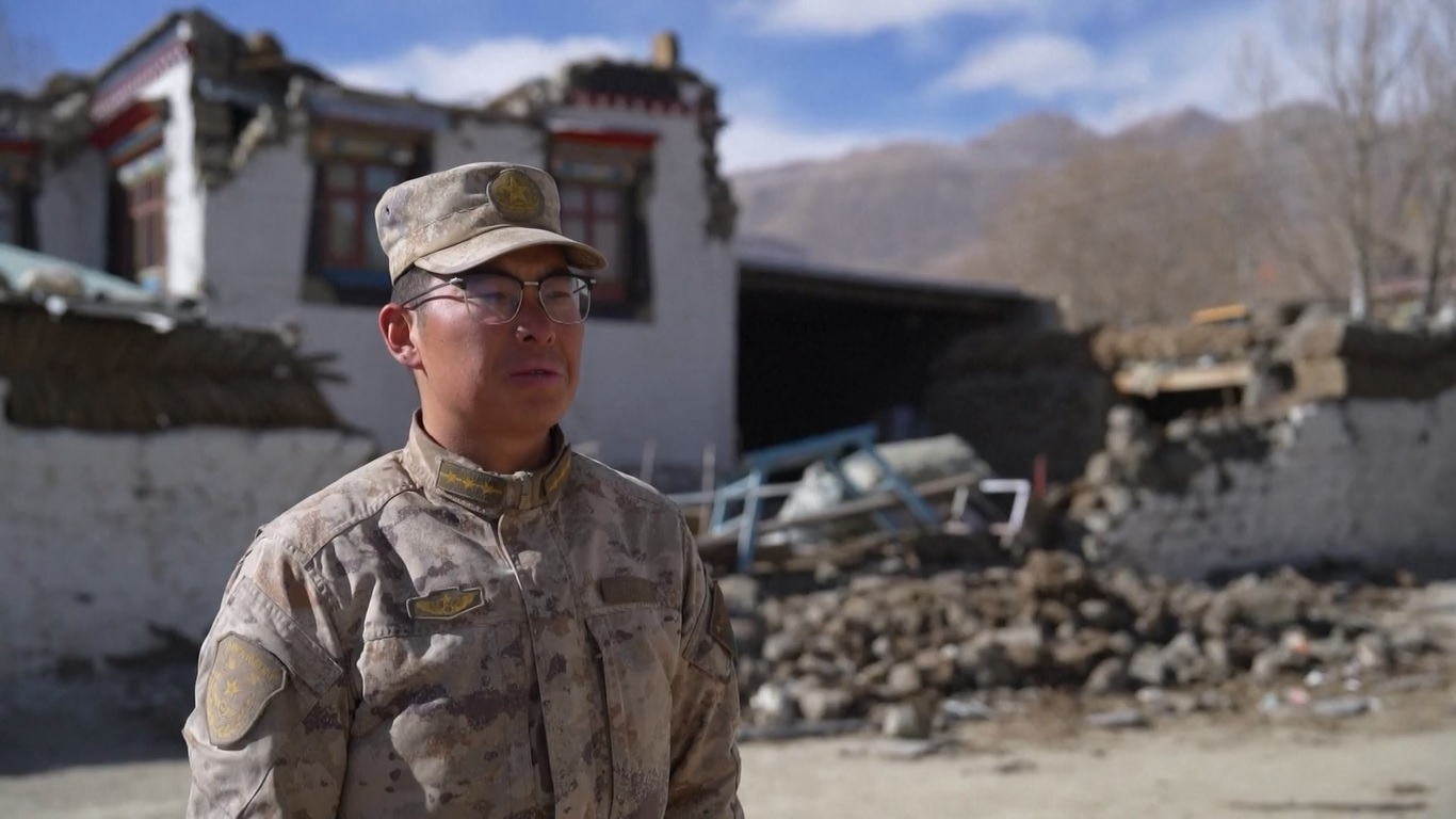 Tentara PLA bahkan menyelamatkan sepeda Trinle