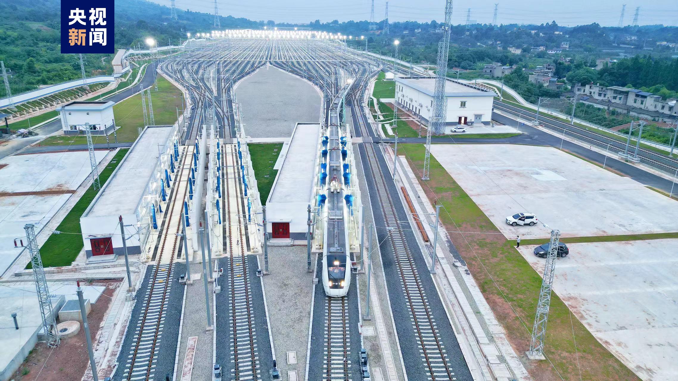 Pusat pemeliharaan  ini dilengkapi dengan 24 jalur perawatan