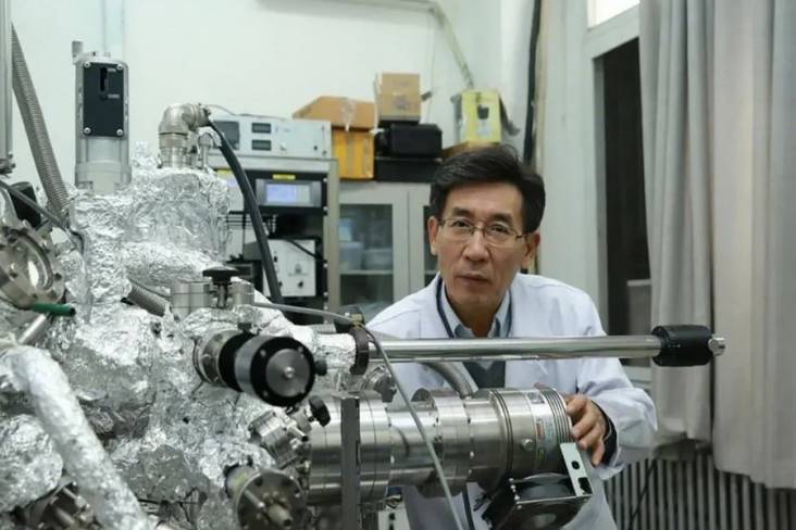 Xue telah bekerja dengan tim di Universitas Tsinghua untuk mensintesis isolator topologis