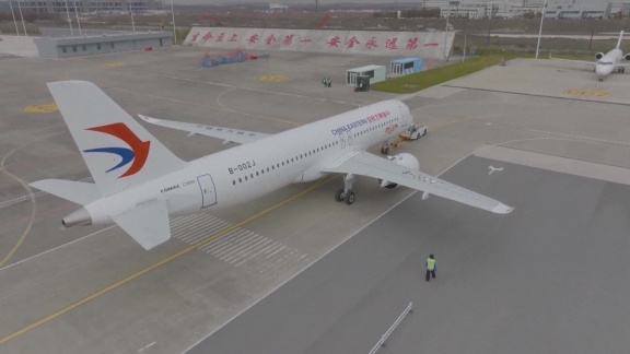 Bea Cukai Shanghai menyatakan jumlah total penumpang masuk dan keluar melalui pelabuhan lokal mencapai 36