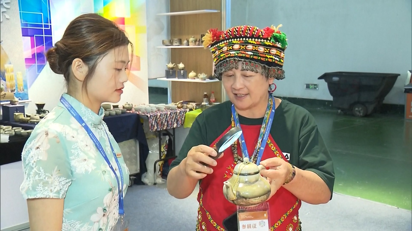 Hampir 50 acara termasuk forum