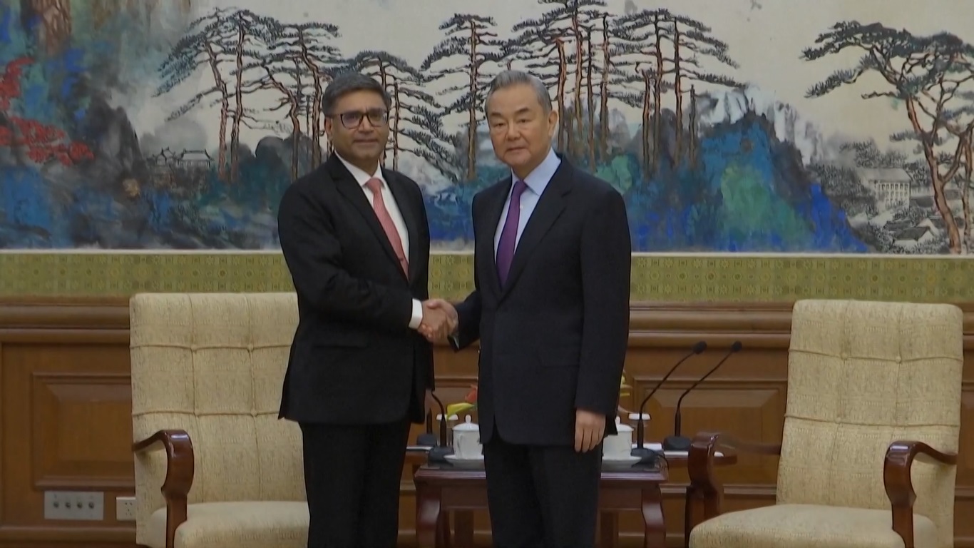 Wang menyerukan saling pengertian antara kedua negara alih-alih kecurigaan dan keterasingan