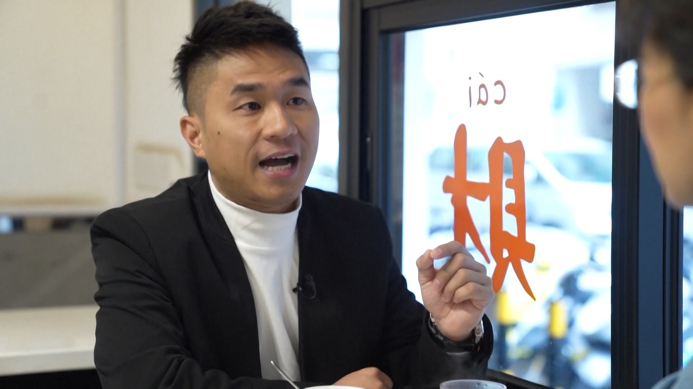 Lahir dan dibesarkan di Makau