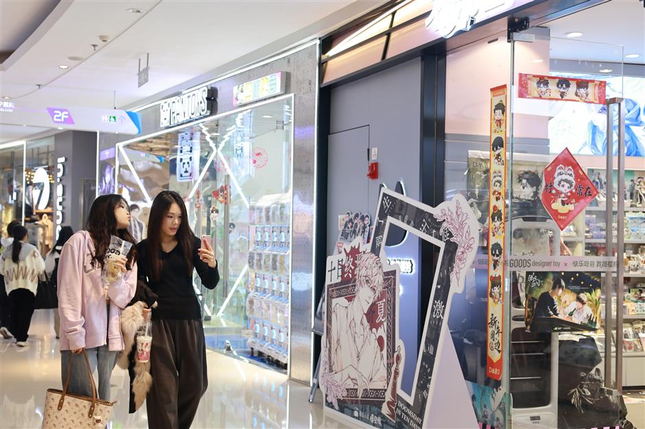 Generasi muda warga Tiongkok mengambil alih suasana konsumsi Festival Musim Semi -- atau Tahun Baru Imlek