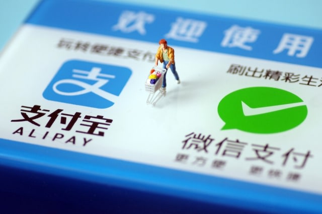 platform digital seperti Alipay dan WeChat Pay