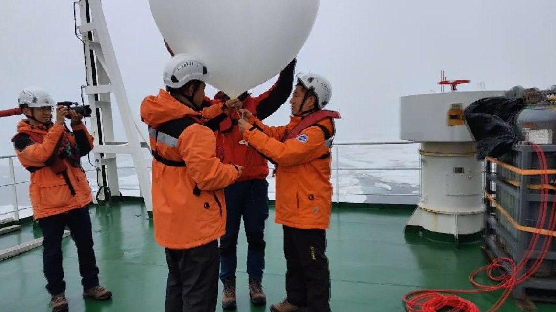 Ekspedisi yang diselenggarakan oleh Kementerian Sumber Daya Alam Tiongkok ini dimaksudkan untuk menyelidiki geologi dan geofisika punggungan tengah laut