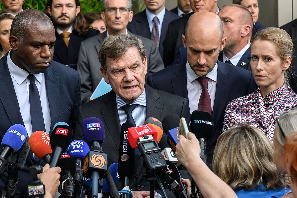 Trump Beri Iran 'Waktu Maksimal Dua Minggu' untuk Hindari Serangan