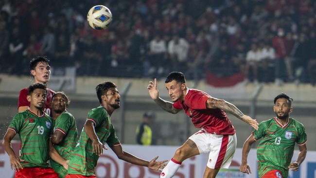Nadeo Argawinata dan Stefano Lilipaly dipastikan masuk daftar 50 pemain Timnas Indonesia yang didaftarkan ke Piala Asia 2023 (2024)