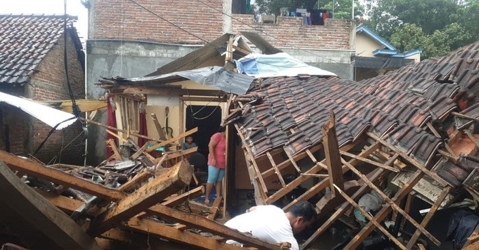 Badan Nasional Penanggulangan Bencana Daerah (BNPB) mengimbau warga terdampak gempa magnitudo (M) 6 di Bantul